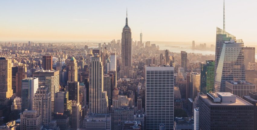 Empire State Building au coucher du soleil, New York.