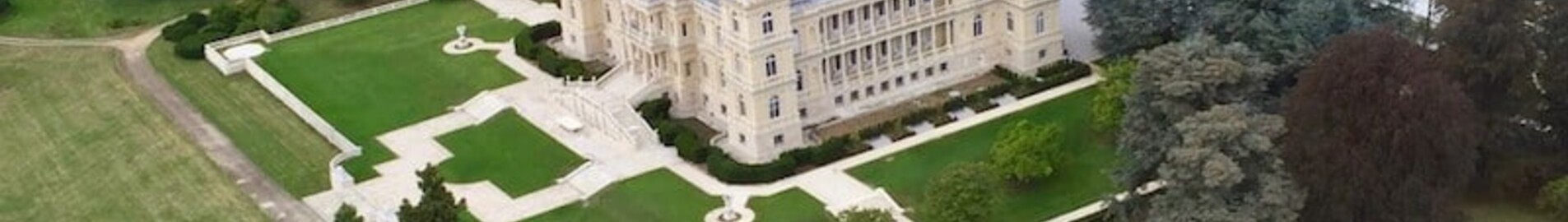 Esperienza di volo in elicottero a Parigi: volo su Parigi Est con scalo al Castello di Ferrieres