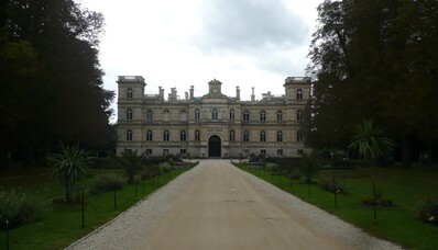 Château de Ferrières in elicottero