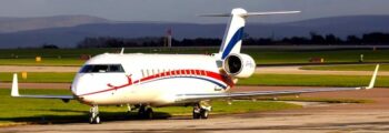 Location de jet privé : CRJ 200 sur le tarmac.