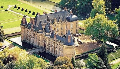 Noleggio di un elicottero per lo Château D’Esclimont con sorvolo del Tour de Paris
