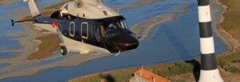 HN 175 : Hélicoptère survolant une île balisée.