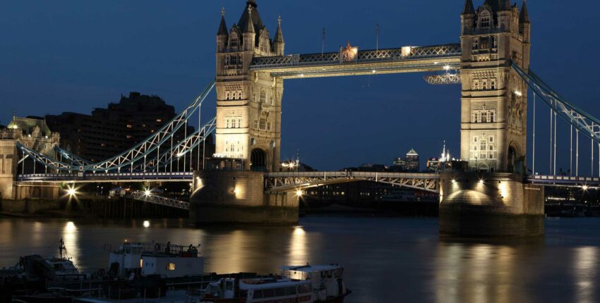 London Bridge éclairé de nuit