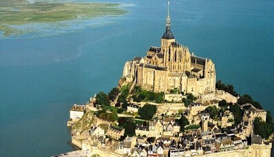 Noleggiare un elicottero per scoprire Mont-Saint-Michel