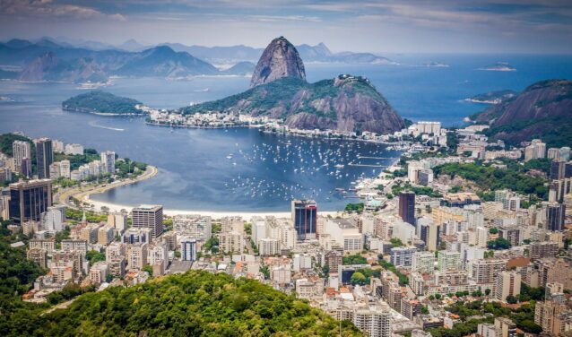 Vue aérienne Rio de Janeiro, baie, montagne.