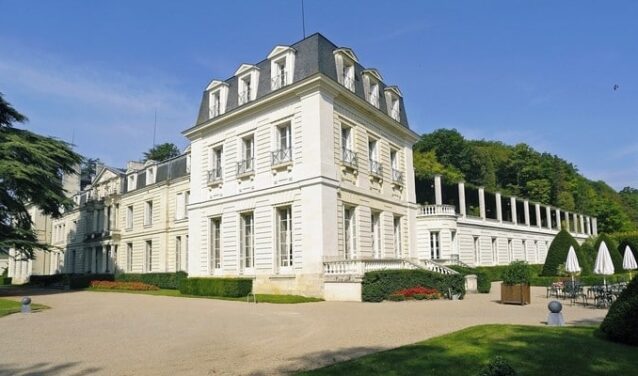 Château en Val De Loire sous un jour ensoleillé.