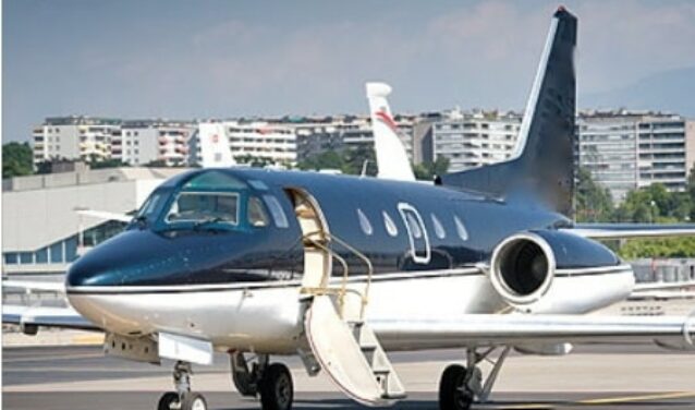 Location de jet privé : SABRELINER 65 sur le tarmac.