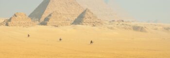 Great Pyramids Ride, skyline du Caire, temps clair.