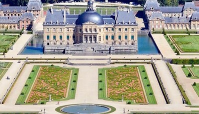 Noleggiare un elicottero : Sorvolare il Castello di Vaux-Le-Vicomte da Parigi Issy-Les-Moulineaux