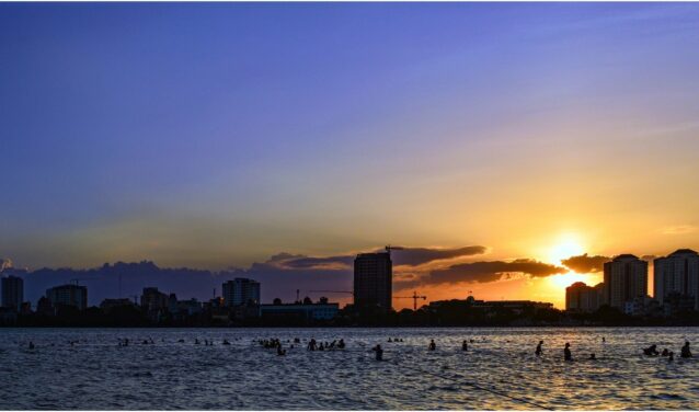 Hanoï : toits de la ville au coucher du soleil et plaisir de l'eau