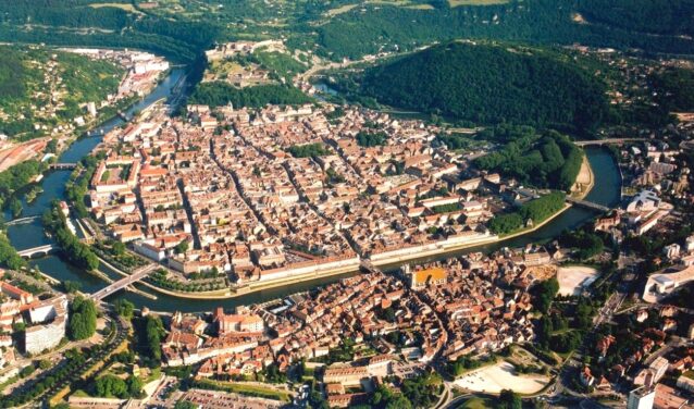 Besançon, vue aérienne, boucle Doubs historique.