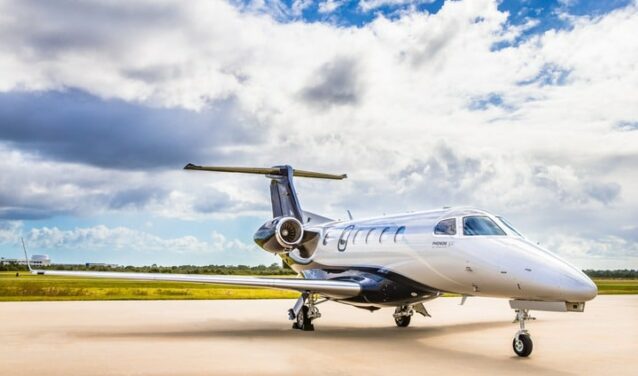 PHENOM 300 sur la piste