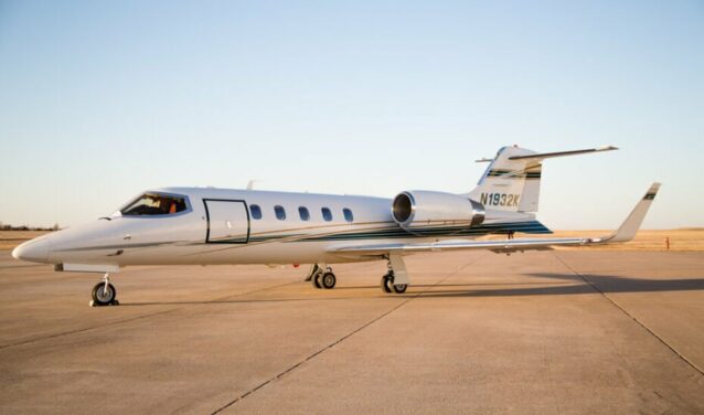 location de jet privé : LEARJET 31 sur le tarmac