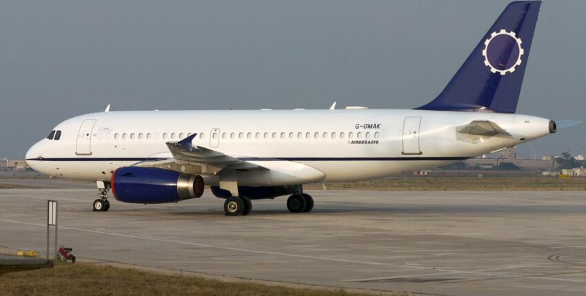 Airbus A319-CJ blanc sur le tarmac