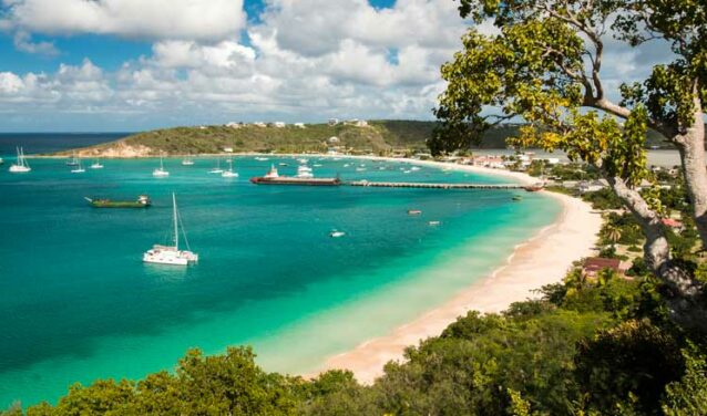 location de jet privé vers Anguilla, plage turquoise.