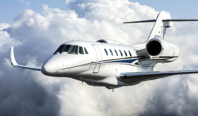 Citation X blanc en vol