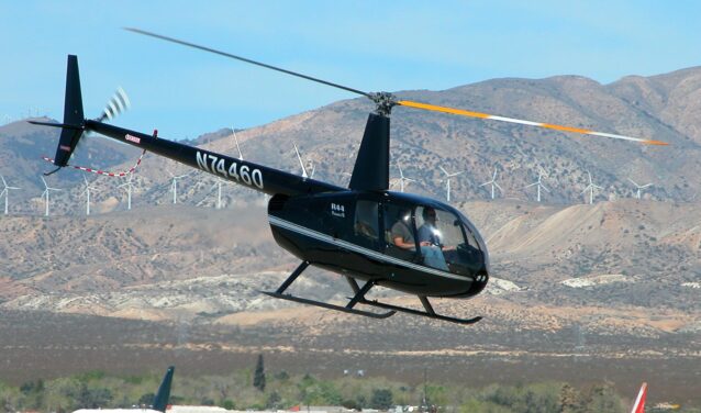 Robinson R44 en vol