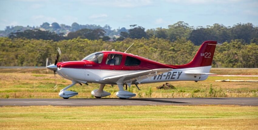 Cirrus SR22 sur la piste