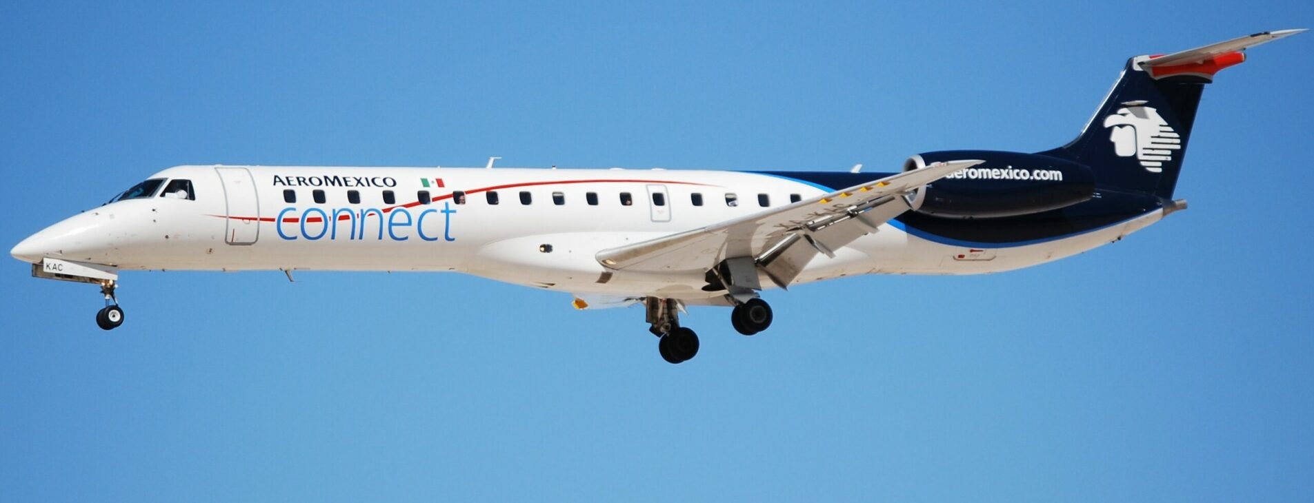 Embraer 145 en vol de groupe