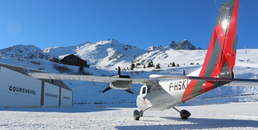 Vulcanair P68 posé sur la neige