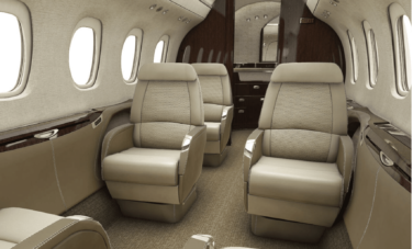 Jet privé Citation Latitude intérieur - beige, bois.