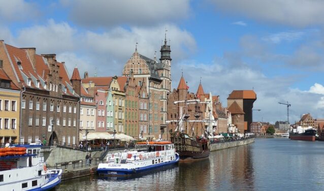 Gdansk : Bâtiments colorés et rivière pittoresque.