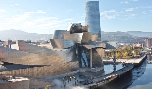 Location de jet privé devant le musée Guggenheim Bilbao