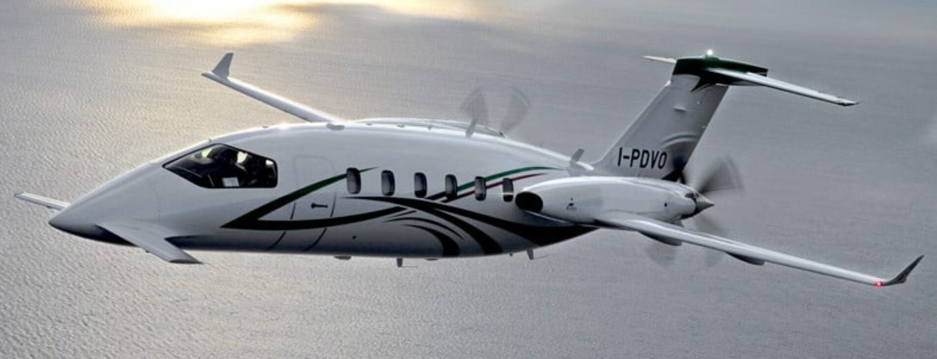 PIAGGIO AVANTI P180 en vol