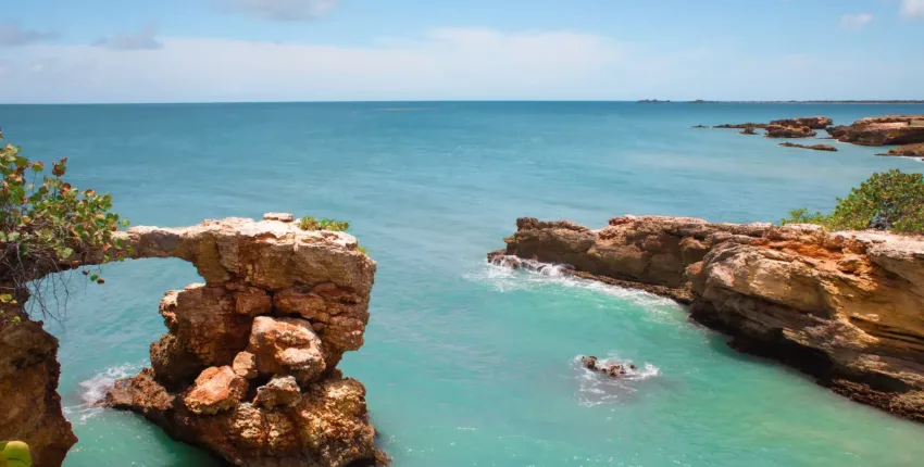 Cabo Rojo : Roches, eaux turquoise et ciel bleu.