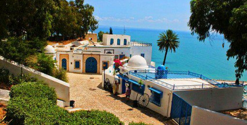 ville et mer bleue tunis