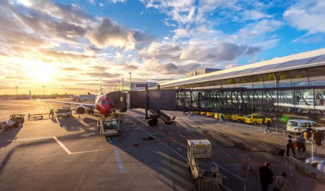 avions posé à l'aéroport biggest airports in the world