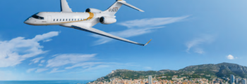 location de jet privé, GLOBAL 6500 survolant une ville côtière