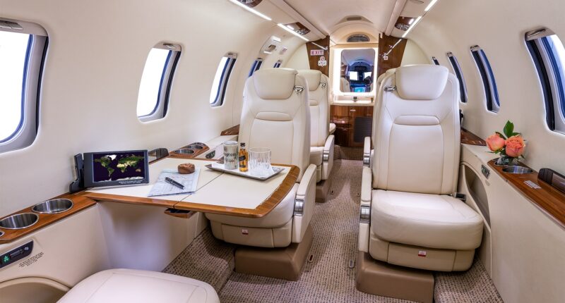 LEARJET 70 : Noleggio jet privato 