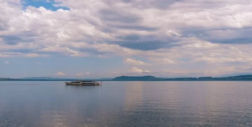 Lac de Neuchâtel au couché du soleil