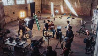 Trasporto di troupe cinematografiche e di attrezzature di produzione: ricorrere all’aviazione privata.