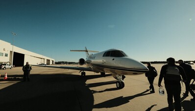 Viaggi di gruppo: scoprite i vantaggi dell’aviazione d’affari.